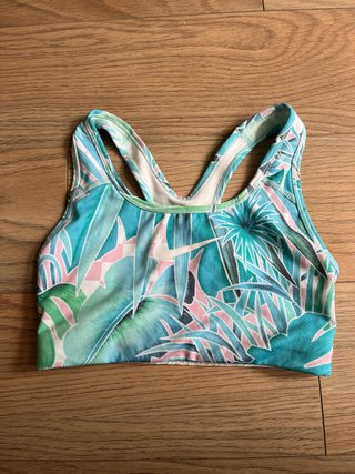 Sujetador deportivo Nike estampado tropical