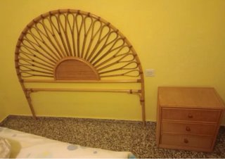 Recoger en domicilio. Cabezal de mimbre y madera.
