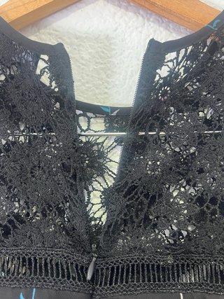 Talla M. Vestido Negro de Encaje DANITY.