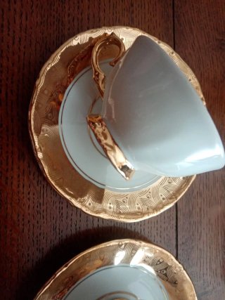 Coppia tazzine  vintage con decoro in oro zecchino