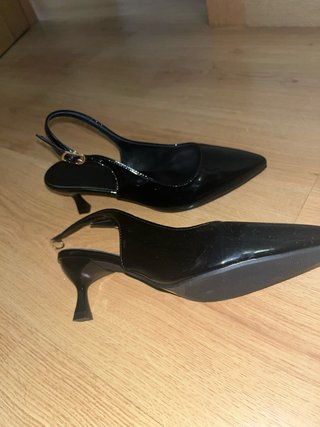 Zapatos tacón bajo kitten heels negros con hebilla