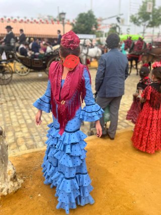 Vestido de flamenca azul con lunares
