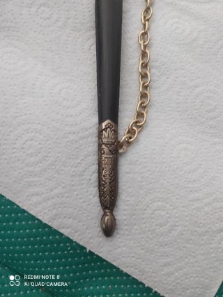 Espada decorativa con gemas