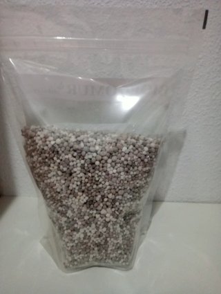 Fertilizante granulado especial plantas NPK 1kg.