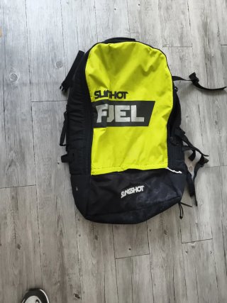 Mochila Slingshot Fuel Negra y Amarilla