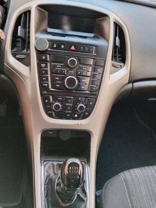 Opel Astra 2012