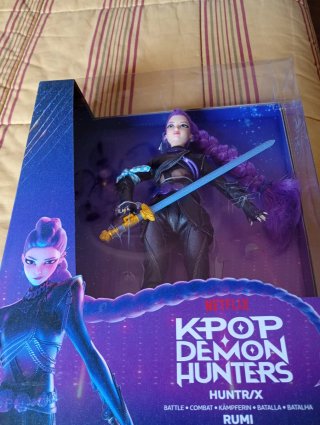 Muñeca Rumi Huntrix K-Pop Demon Hunters Combate