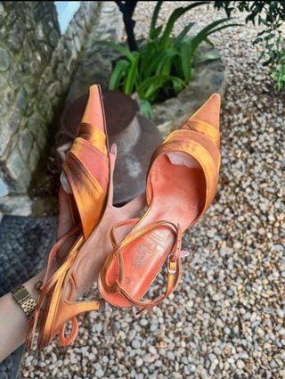 Zapatos vintage coral y dorado