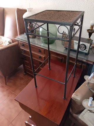 Taburete mesita enea y metal