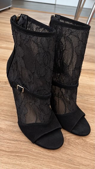 Botines Guess encaje tacón negros