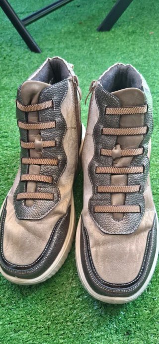 Botines taupe y plata veganos
