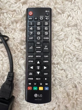 Mando y cable TV LG