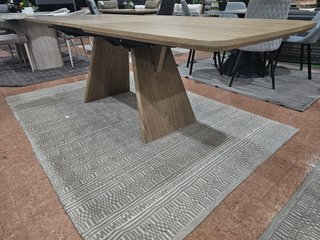 Mesa de comedor extensible de madera