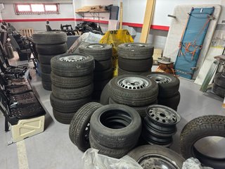 Lote 35 Ruedas de chapa Furgoneta con Neumático