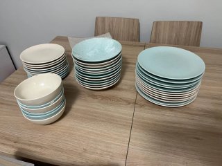 Conjunto de vajilla cerámica y porcelana