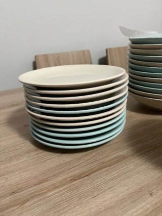 Conjunto de vajilla cerámica y porcelana