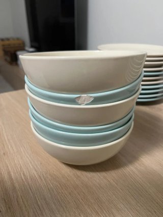 Conjunto de vajilla cerámica y porcelana