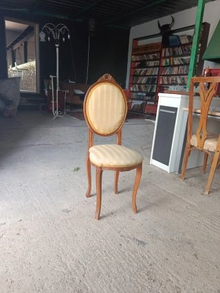 Silla de comedor estilo clásico