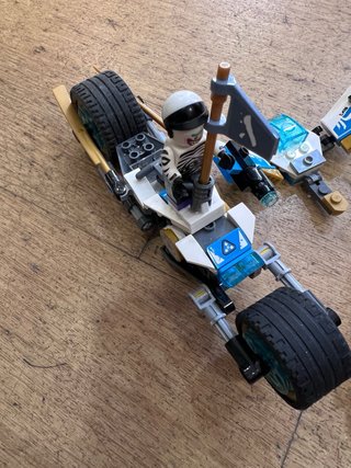 Lote LEGO Ninjago: 2 Motas + Minifigura