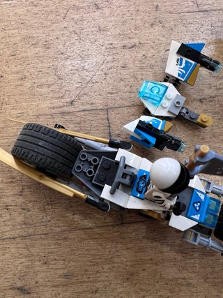 Lote LEGO Ninjago: 2 Motas + Minifigura