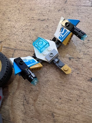 Lote LEGO Ninjago: 2 Motas + Minifigura
