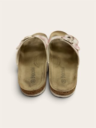 Sandalias de verano con flores