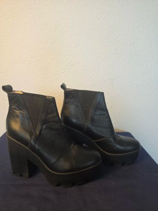 Botines Marco Donatti plataforma cuero negro