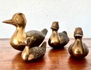Familia de patos en bronce