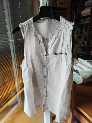 Blusa sin mangas beige
