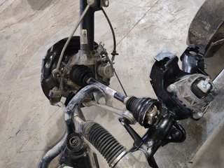 EJE DELANTERO / CUNA MOTOR X3 (F25)(2010->)