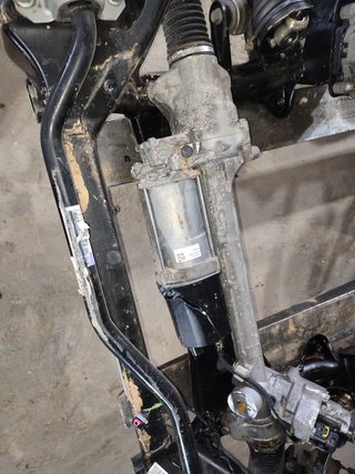 EJE DELANTERO / CUNA MOTOR X3 (F25)(2010->)