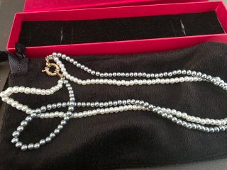 Collar de perlas cultivadas gris y blanco