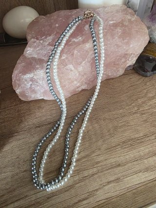 Collar de perlas cultivadas gris y blanco