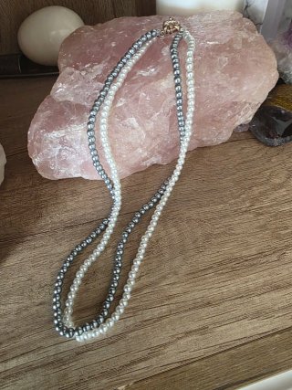 Collar de perlas cultivadas gris y blanco