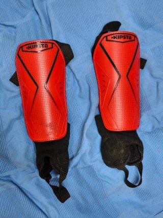 Espinilleras Kipsta Fútbol Rojas