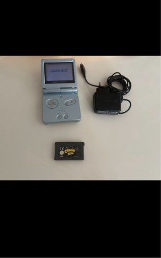 Game Boy Advance SP + Cargador + videojuego