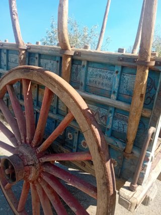 Carro antiguo de madera