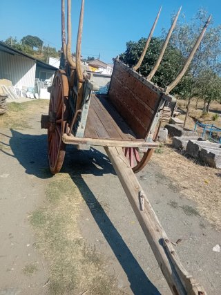 Carro antiguo de madera