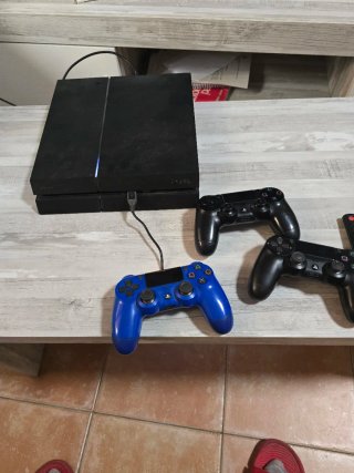 Consola PS4 + 3 Mandos (Negro 2 y Azul)