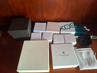 Lote 13 Cajas Joya Mark Maddox, Michael Kors, Tous