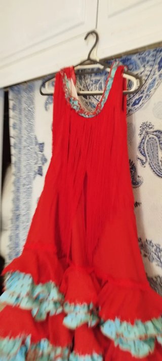 Traje de flamenca rojo con lunares blancos