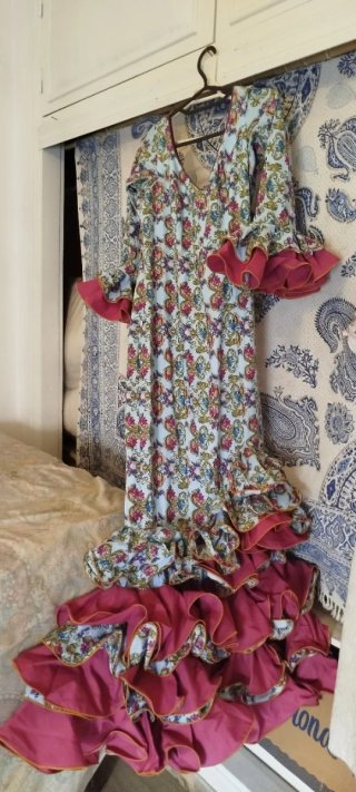 Traje de flamenca rojo con lunares blancos