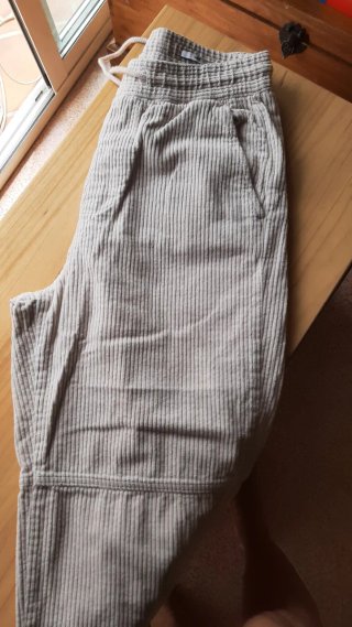 Pantalón pana Bershka beige Talla S/36