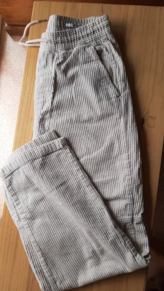 Pantalón pana Bershka beige Talla S/36