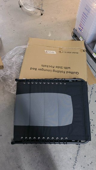 Tumbona plegable acolchada reclinable
