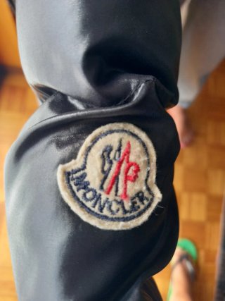 Giacca Moncler tg4 nera con cappuccio in pelliccia