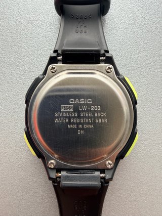Reloj Casio LW-203-1BV Negro y Amarillo