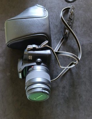 Canon EOS 5000 con custodia