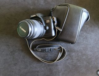 Canon EOS 5000 con custodia