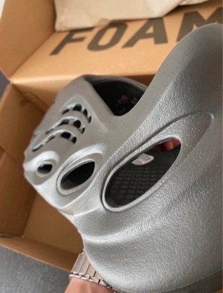 Yeezy Foam RNR Carbon 43